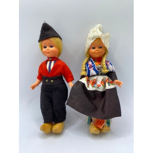 662 - Collectible 1970s Dutch Costume dolls, Boy and Girl with open/close eyes. (2) 100g