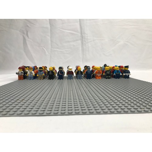 668 - Giant Job Lot of Lego including 265 Mini-figures, >31kg Lego to include Part built models, some bric... 