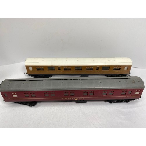 157 - 17 OO gauge coaches including Hornby, Airfix, Lima and Triang, Three Triang Crimson/Cream 1st, Resta... 