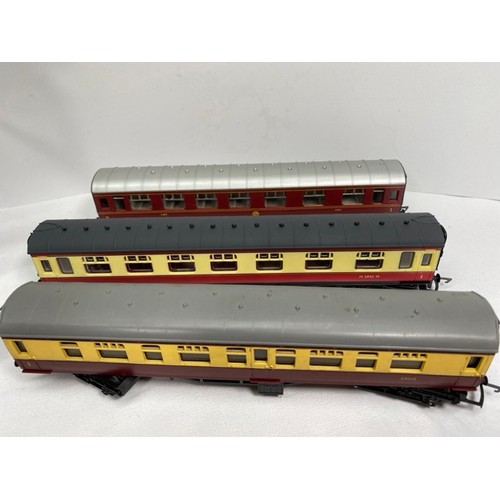 157 - 17 OO gauge coaches including Hornby, Airfix, Lima and Triang, Three Triang Crimson/Cream 1st, Resta... 