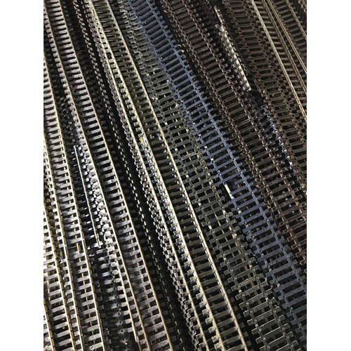 215 - Over 70m of predominantly Peco Streamline flexible track OO gauge, appearing wooden sleeper, previou... 