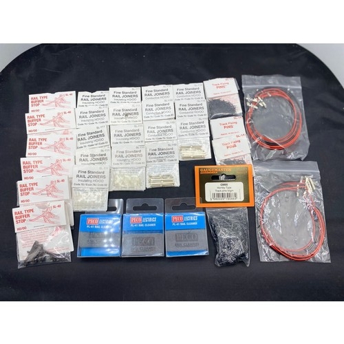 218 - New Peco Streamline OO track and track laying components, includes Sealed box of Peco Streamline SL-... 