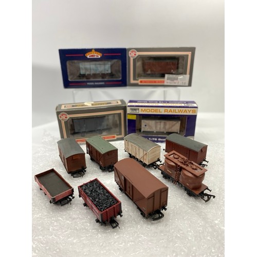 288 - 12 OO Gauge Rolling-stock, four boxed and seven unboxed. Includes kit-built highly detailed Prestwin... 