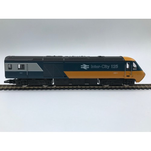 260 - Hornby Inter-City 125 Set, HST Power Car, HST Dummy Power Car, 2 BR Mk III Coaches, Includes Oval Tr... 