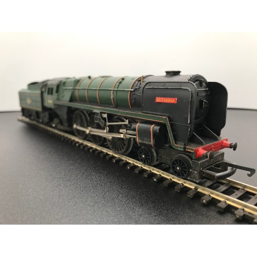 275 - Four Triang Hornby OO Steam Locomotives One runner others Spares/Repair, Triang R259 4-6-2 Britannia... 