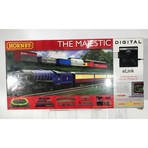 261 - Hornby R1172 The Majestic Digital Set, includes DCC fitted Class 47 789 Lindisfarne Diesel Loco and ... 