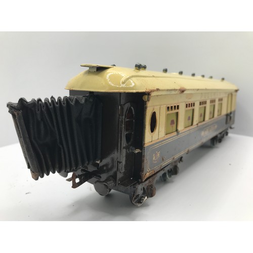 216 - A Hornby Series 0 Gauge Special Pullman Iolanthe and Arcadia Coaches, Arcadia with Corridor Coach Co... 