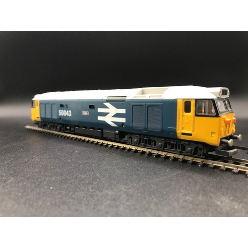 271 - A Lima Diesel Loco OO Gauge and Rake of Five Lima Intercity Coaches, Tested Runner; Lima 205142MWG C... 