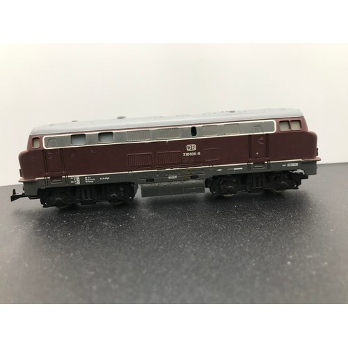 255 - Three Continental HO Locomotives, Tested Runners, Rivarossi Blue/Grey E444 027 Electric Loco with Pa... 