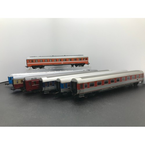 256 - Eight HO Gauge Continental Coaches, various Manufacturers, all but one in Ready-to-Roll state, inclu... 