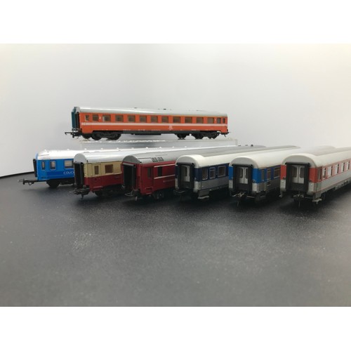 256 - Eight HO Gauge Continental Coaches, various Manufacturers, all but one in Ready-to-Roll state, inclu... 