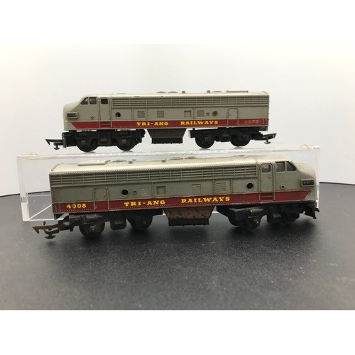 257 - Triang R55/57/58 Loco and Dummy Loco with two R24/25 Observation Coaches and two R24/25 Passenger Co... 