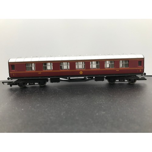 284 - Six OO Coaches, a Rake of Four Hornby LMS Maroon, a Hornby R439 Intercity 1st Class and Triang Guard... 