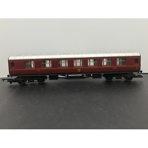 284 - Six OO Coaches, a Rake of Four Hornby LMS Maroon, a Hornby R439 Intercity 1st Class and Triang Guard... 