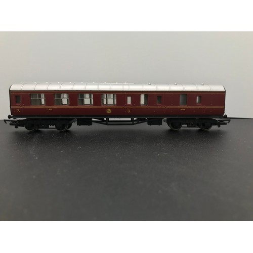 284 - Six OO Coaches, a Rake of Four Hornby LMS Maroon, a Hornby R439 Intercity 1st Class and Triang Guard... 