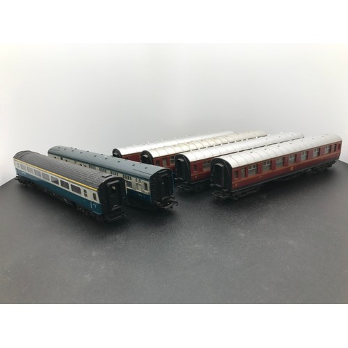 284 - Six OO Coaches, a Rake of Four Hornby LMS Maroon, a Hornby R439 Intercity 1st Class and Triang Guard... 