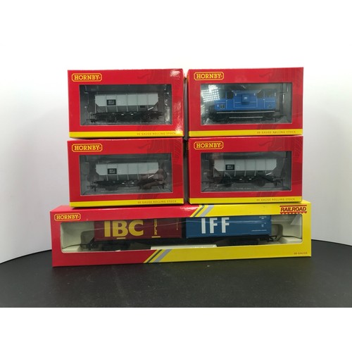 287 - Five Boxed Hornby Rolling-stock OO Wagons, including Hornby R6425 Container Wagon 2 x 30ft, Three pa... 