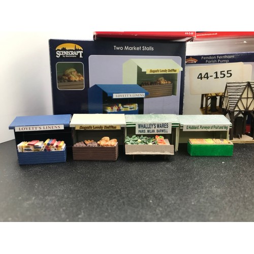 435 - Seven OO Gauge Scenic items Skaledale and Scenecraft, to include Pendon Farnham Parish pump, Muskete... 