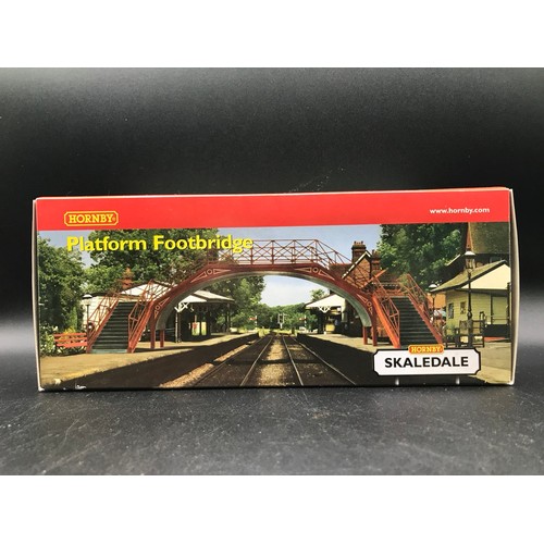 437 - Hornby Platform Skaledale Footbridge R8641, Six boxes of Hornby Platform Sections, includes R460(2) ... 