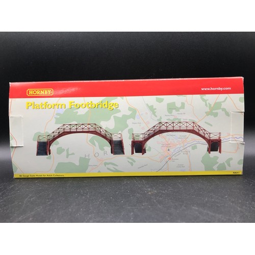 437 - Hornby Platform Skaledale Footbridge R8641, Six boxes of Hornby Platform Sections, includes R460(2) ... 