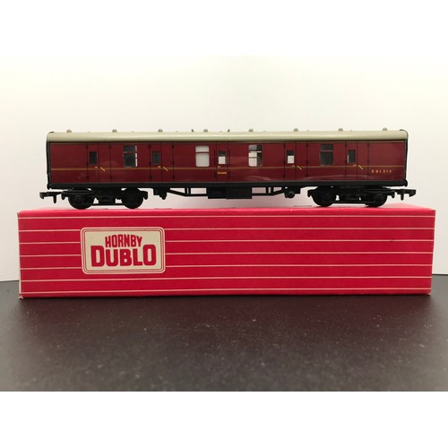 348 - Four Hornby Dublo BR Coaches 4075 (2) 4076 and 4052, All boxed, Two Passenger Brake Vans 4075, Six-W... 