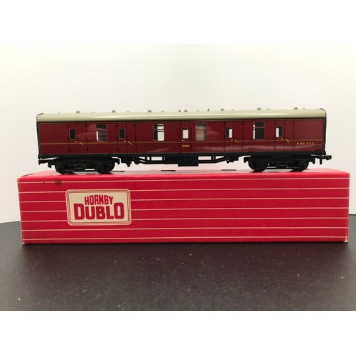 348 - Four Hornby Dublo BR Coaches 4075 (2) 4076 and 4052, All boxed, Two Passenger Brake Vans 4075, Six-W... 