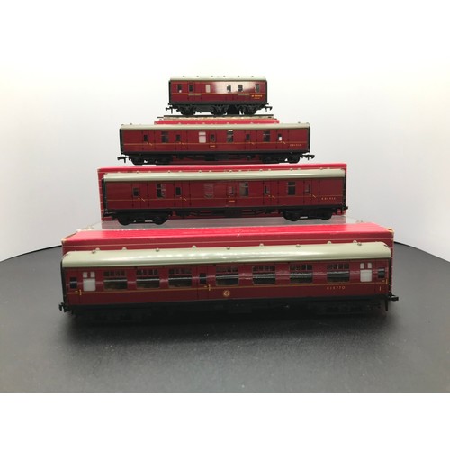 348 - Four Hornby Dublo BR Coaches 4075 (2) 4076 and 4052, All boxed, Two Passenger Brake Vans 4075, Six-W... 