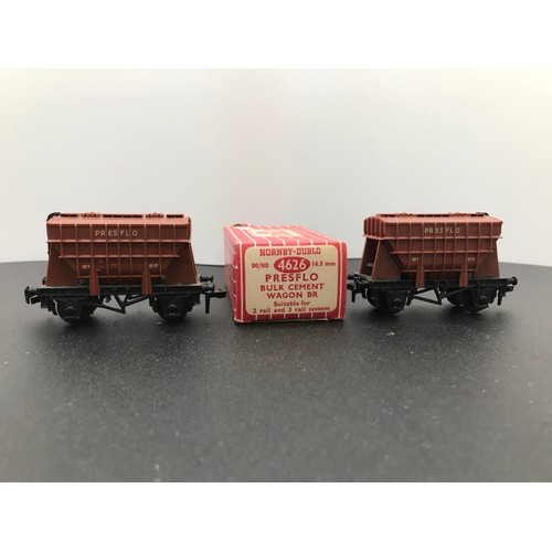 349 - Twenty-five Dublo Rolling-stock wagons, Boxed and un-boxed, including Saxa Salt, 4605 40 Ton Bogie W... 