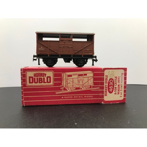 349 - Twenty-five Dublo Rolling-stock wagons, Boxed and un-boxed, including Saxa Salt, 4605 40 Ton Bogie W... 