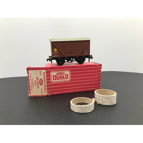 349 - Twenty-five Dublo Rolling-stock wagons, Boxed and un-boxed, including Saxa Salt, 4605 40 Ton Bogie W... 