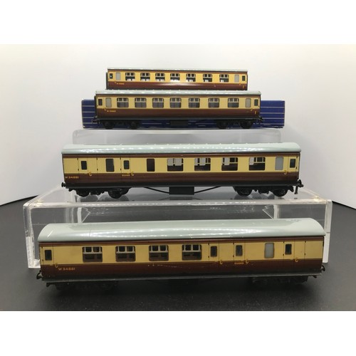 345 - 34 Hornby Dublo coaching Stock, Ten Rakes, plus One Wren Pullman and seven Spares/Repair coaches - C... 