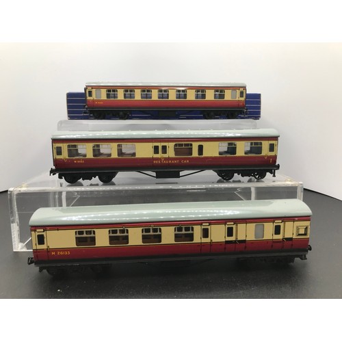 345 - 34 Hornby Dublo coaching Stock, Ten Rakes, plus One Wren Pullman and seven Spares/Repair coaches - C... 