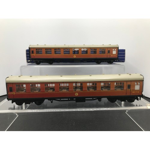 345 - 34 Hornby Dublo coaching Stock, Ten Rakes, plus One Wren Pullman and seven Spares/Repair coaches - C... 