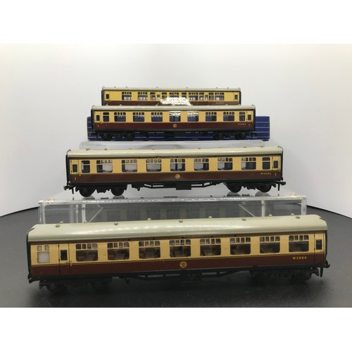 345 - 34 Hornby Dublo coaching Stock, Ten Rakes, plus One Wren Pullman and seven Spares/Repair coaches - C... 