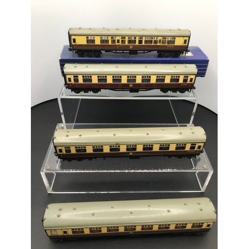 345 - 34 Hornby Dublo coaching Stock, Ten Rakes, plus One Wren Pullman and seven Spares/Repair coaches - C... 