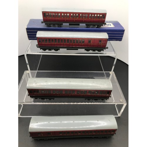 345 - 34 Hornby Dublo coaching Stock, Ten Rakes, plus One Wren Pullman and seven Spares/Repair coaches - C... 