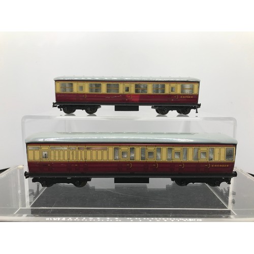 345 - 34 Hornby Dublo coaching Stock, Ten Rakes, plus One Wren Pullman and seven Spares/Repair coaches - C... 