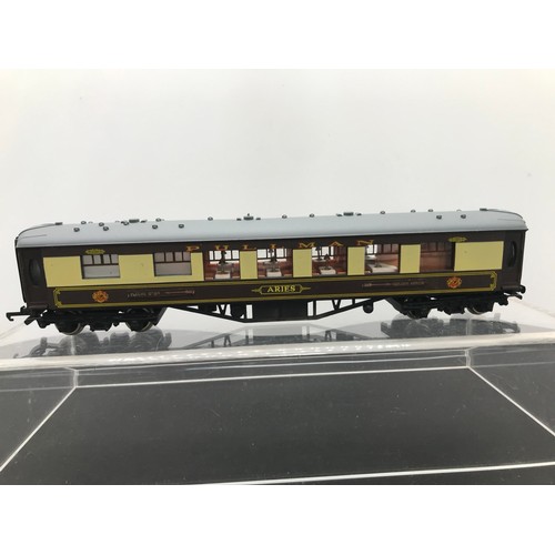 345 - 34 Hornby Dublo coaching Stock, Ten Rakes, plus One Wren Pullman and seven Spares/Repair coaches - C... 