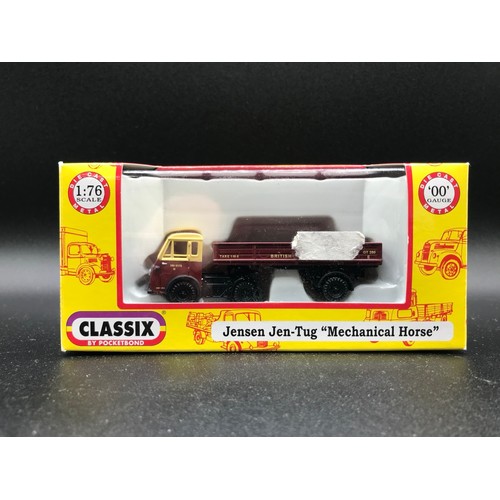 28 - Four Corgi Original Omnibus 1:76 scale and Two OO Classic Transport Treasures in Cases, 43701 Q1 Tro... 