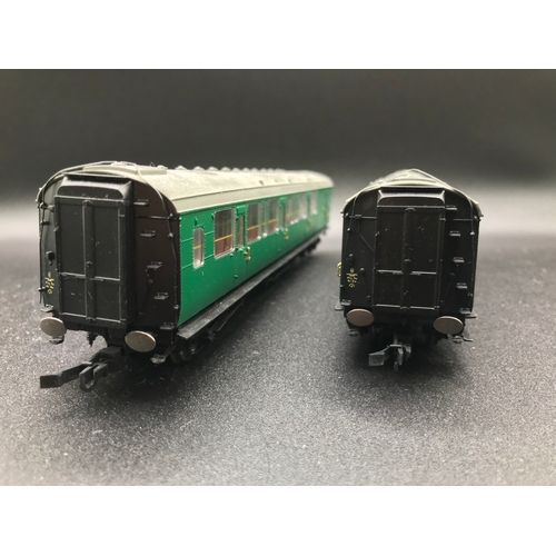 294 - Hornby R4534 BR Pull-Push Coach Pack OO Gauge, BR Maunsell Second Open Coach and BR Maunsell Brake C... 