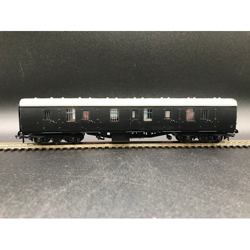 322 - Bachmann OO Crew Wagon and Kit-built Crane in Black, 'Ready-to-Roll' - Good (2) 300g