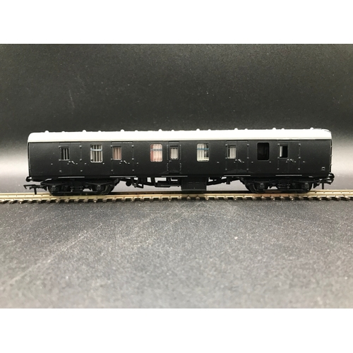 322 - Bachmann OO Crew Wagon and Kit-built Crane in Black, 'Ready-to-Roll' - Good (2) 300g