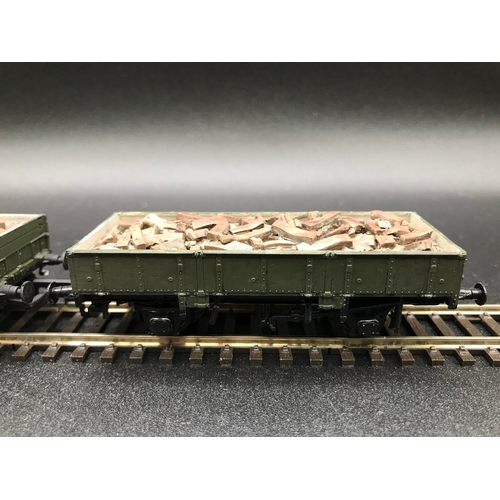 324 - Seven OO Rolling-Stock with Loads, includes Bachmann Branchline 38-400A SR 25 Ton Pill Box brake van... 