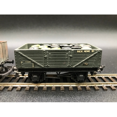 324 - Seven OO Rolling-Stock with Loads, includes Bachmann Branchline 38-400A SR 25 Ton Pill Box brake van... 