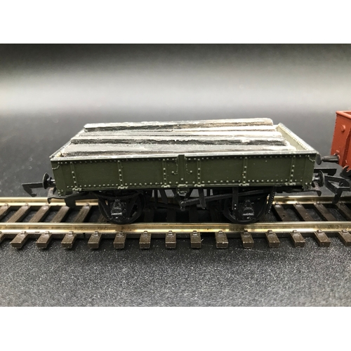 324 - Seven OO Rolling-Stock with Loads, includes Bachmann Branchline 38-400A SR 25 Ton Pill Box brake van... 