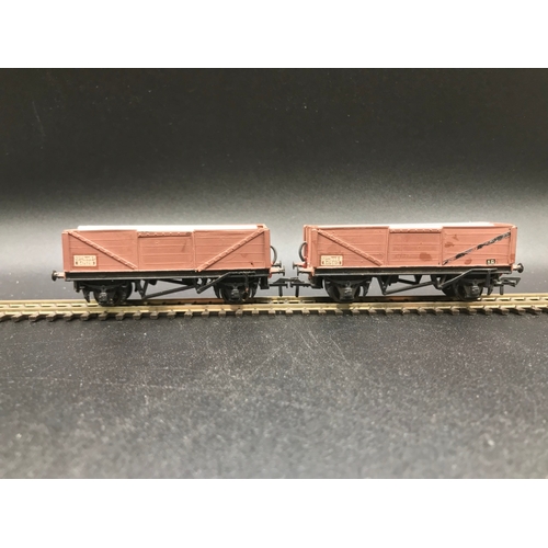 326 - Nine OO interesting Rolling Stock, includes GW Brown metal kit wagon, each other wagon with loads as... 