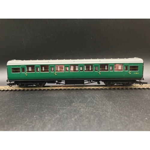 327 - Two Hornby OO SR Maunsell Green Coaches, includes Boxed R4395A and un-Boxed R4302C SR Corridor 3rd C... 