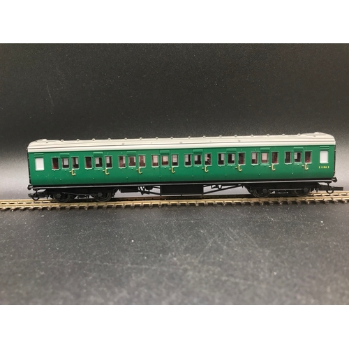 327 - Two Hornby OO SR Maunsell Green Coaches, includes Boxed R4395A and un-Boxed R4302C SR Corridor 3rd C... 