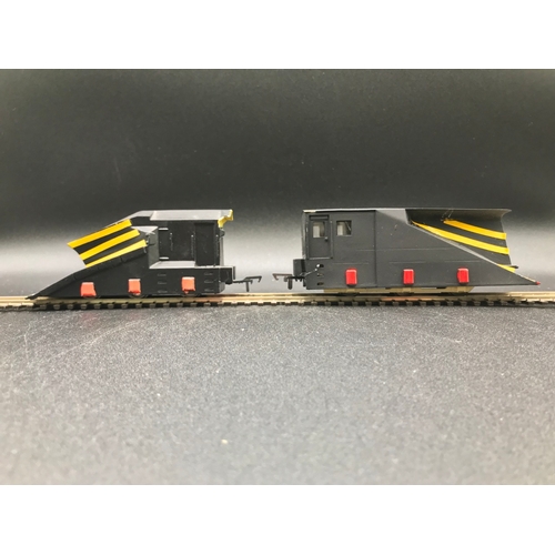 328 - Two OO Kit-made Modelled British Snow Ploughs, Non-motorised - Fair (2) 250g