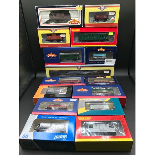 329 - 15 OO Gauge Boxed Rolling-stock various manufacturers, Bachmann 38-526W, 39-550, 39-530, 38-326, 33-... 